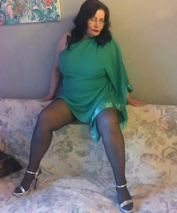 В Москве я создам атмосферу уюта и расслабления, где ты сможешь полностью раствориться в моих ласках. Обладая богатым опытом, я смогу удовлетворить твои самые смелые фантазии и желания. Мои услуги включают классический секс, оральный секс, массаж и многое другое. У меня есть отличные отзывы от довольных клиентов, которые подтверждают мою непревзойденную профессиональность и умение доставить удовольствие. Буду рада встрече с тобой и сделать наше время незабываемым! 🌹💋Фото в моем профиле в Москве. 4380, 53 года